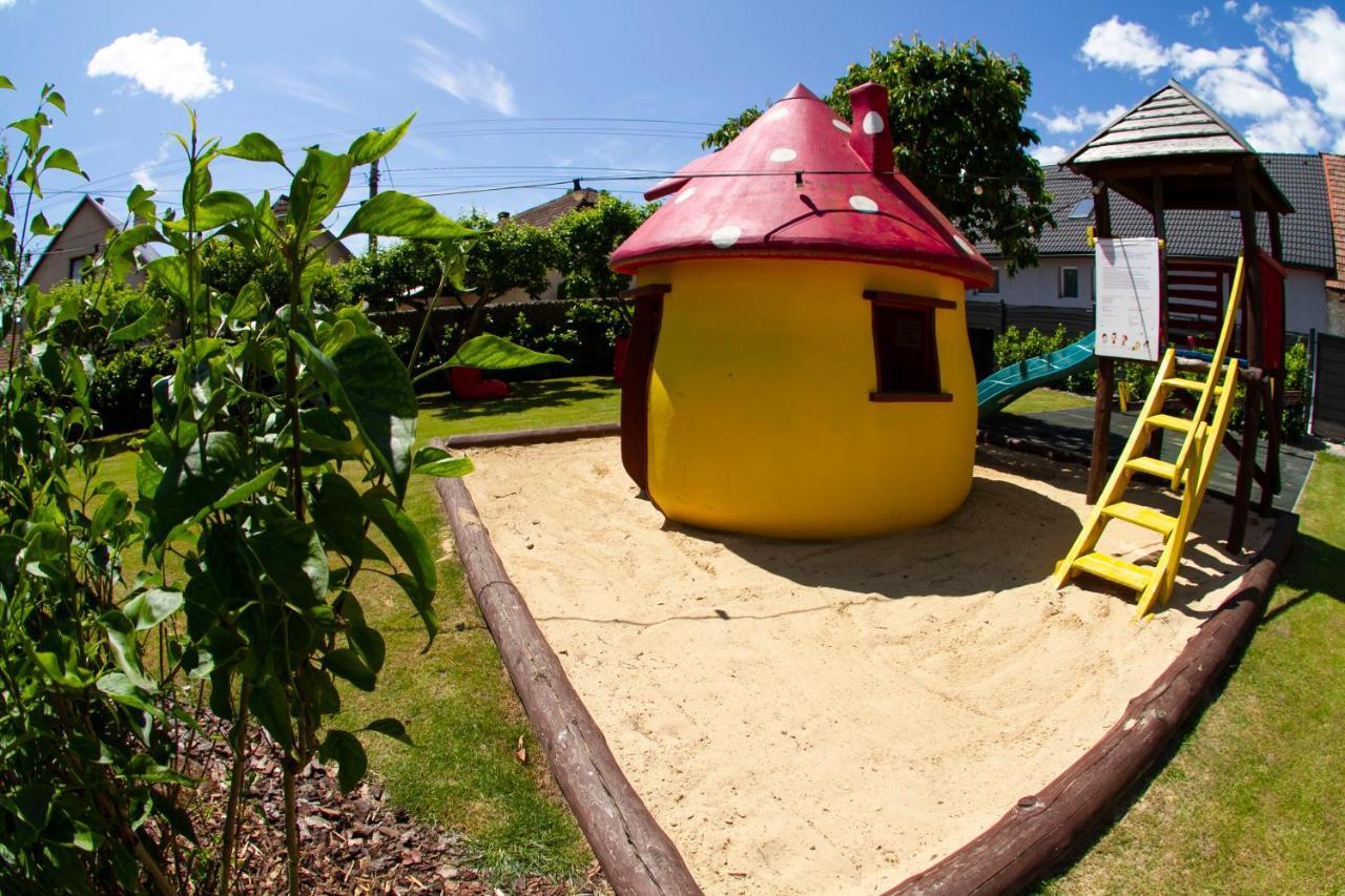Apartmány Berries Valča Exterior foto